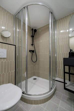 Shower, hair dryer - Huchette - Appartement chaleureux proche Notre-Dame (Paris)