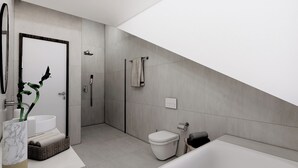 Une salle de bain moderne équipée d’une douche, de toilettes et d’un lavabo.