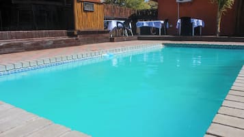 8 piscinas al aire libre