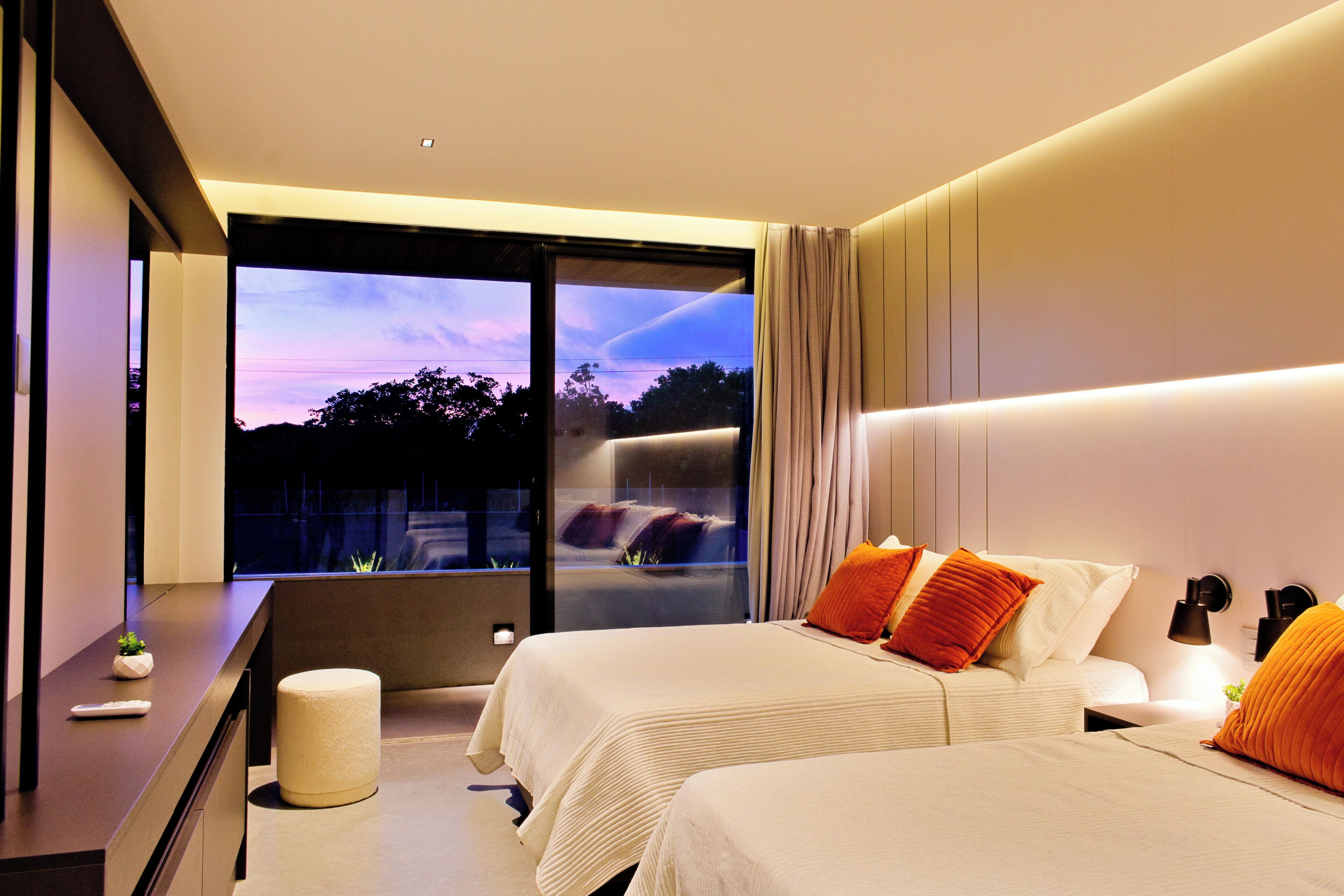 4 bedrooms, WiFi (free), bed sheets