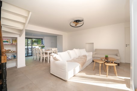Interior. Holiday Home 'Refuge du Sentier Sauvage' with Private Terrace