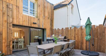 Holiday Home 'Refuge du Sentier Sauvage' with Private Terrace