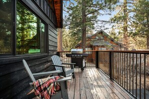 Property grounds - The Silver Coyote, w/ Bear Mtn Views & Firepit (Big Bear Lake)