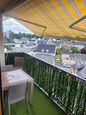 Outdoor dining - Large T5 for 7 people (Angers)
