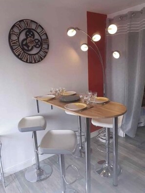 Dining - Large T5 for 7 people (Angers)