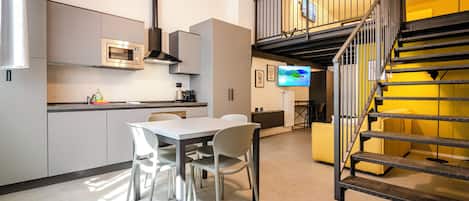 Loft (Saffi Loft 10) | Zona de estar | Una televisión de pantalla plana