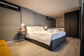 Loft (Saffi Loft 5) | Desk, blackout drapes, iron/ironing board, free WiFi - Saffi Lofts (Bologna)