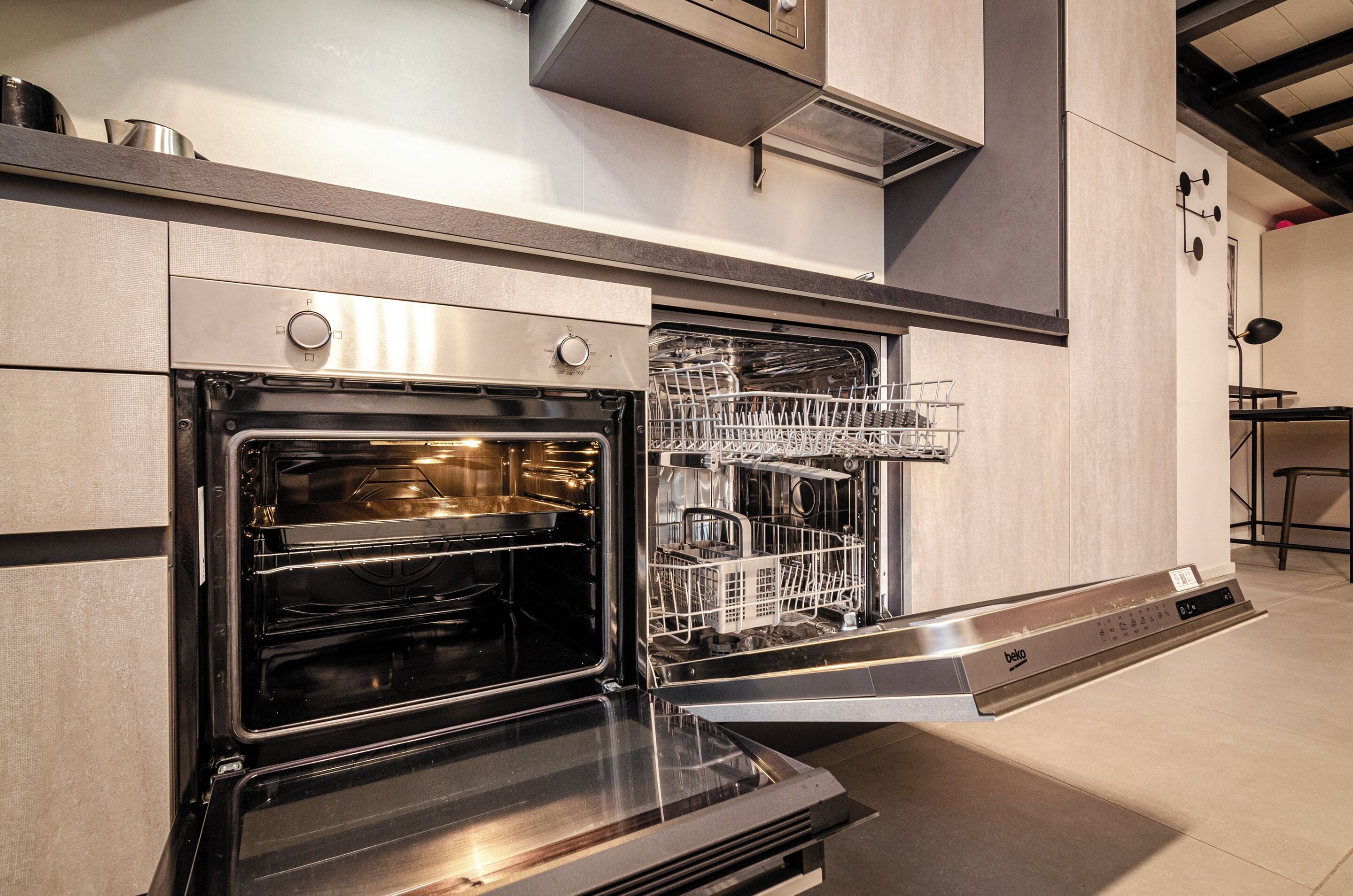 Loft (Saffi Loft 8) | Cuisine privée | Réfrigérateur, micro-ondes, four, plaque de cuisson