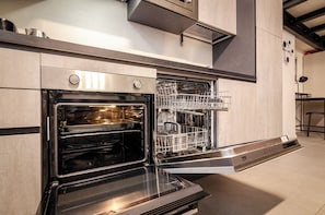 Loft (Saffi Loft 8) | Private kitchen | Fridge, microwave, oven, stovetop - Saffi Lofts (Bologna)