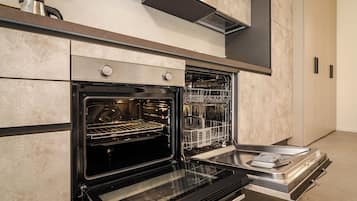 Loft (Saffi Loft 4) | Cuisine privée | Réfrigérateur, micro-ondes, four, plaque de cuisson