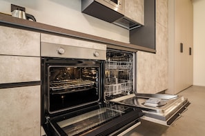 Loft (Saffi Loft 4) | Private kitchen | Fridge, microwave, oven, stovetop - Saffi Lofts (Bologna)