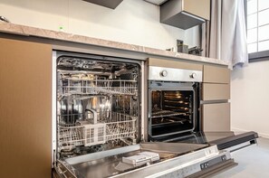 Loft (Saffi Loft 2) | Private kitchen | Fridge, microwave, oven, stovetop - Saffi Lofts (Bologna)
