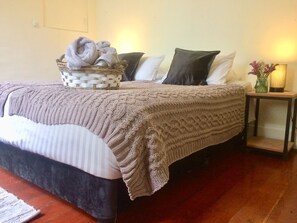 Internet, bed sheets - On UNESCO property 3-bedroom quaint house surrounded by gardens in Barranco (Barranco)