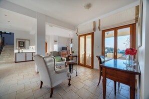 Living room - Villa 151 Luxury Villa - Private Pool and Tennis Court (Kouklia)