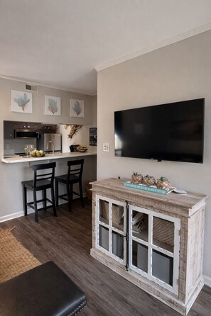 Interior - Cozy Beach Condo-Walk to beach-Sleeps 4 (Myrtle Beach)