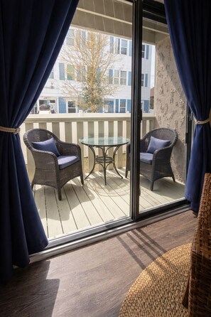 Interior - Cozy Beach Condo-Walk to beach-Sleeps 4 (Myrtle Beach)