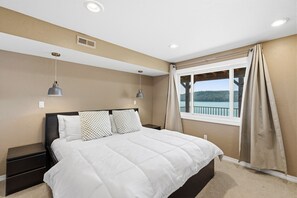 4 habitaciones, escritorio, tabla de planchar con plancha y wifi 