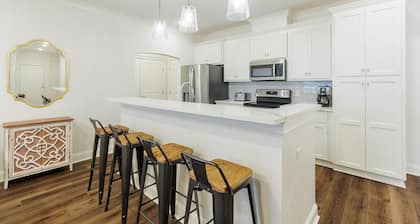 Executive condo...traveling professionals, look no further!