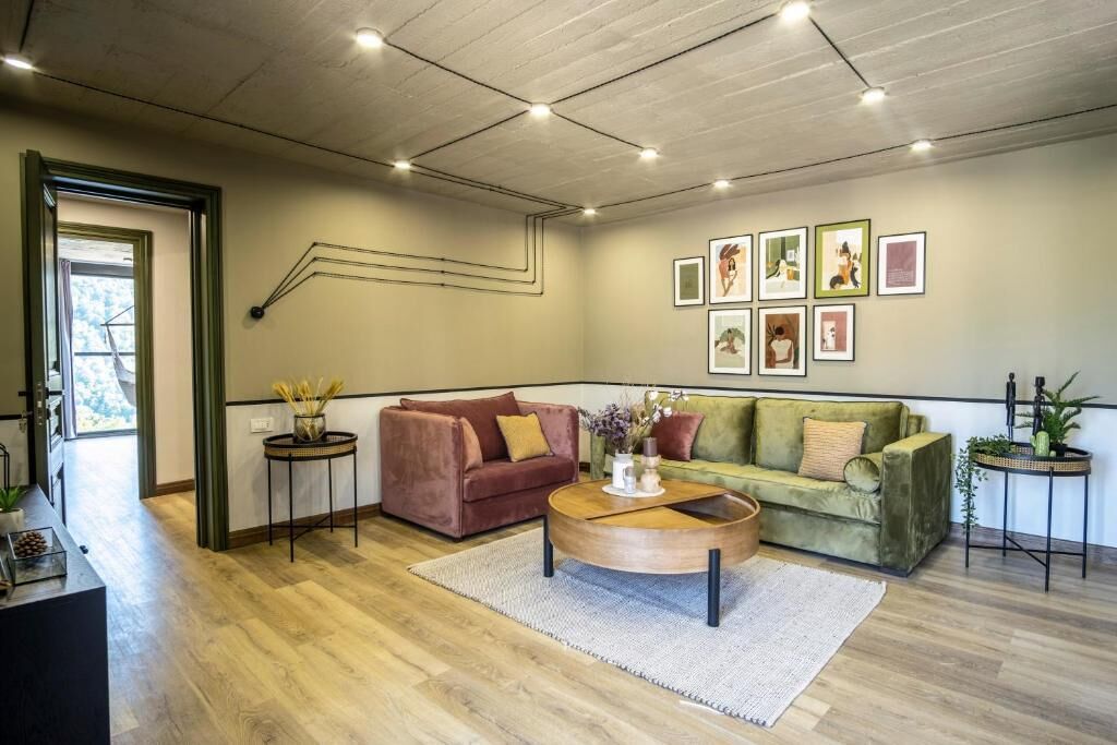 Luxury Double Room, Balcony, Mountain View | Living area