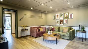 Luxury Double Room, Balcony, Mountain View | Living area