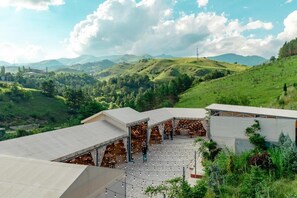 Outdoor dining - Hover Boutique Hotel (Dilijan)