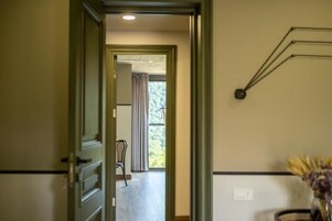 Luxury Double Room, Balcony, Mountain View | Interior