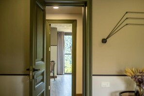 Luxury Double Room, Balcony, Mountain View | Interior - Hover Boutique Hotel (Dilijan)