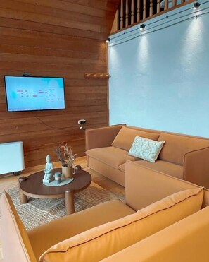 Chalet, Balkon, Bergblick | Wohnbereich