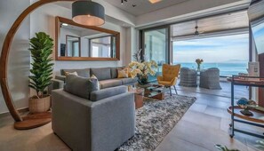 TV - Las Verandas | Ocean View · Rooftop Infinity Pool (Puerto Vallarta)