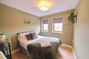 1 bedroom, WiFi, bed sheets - River View Apartment in Town Centre I Free Parking (Strabane)