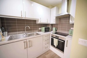 Fridge, microwave, oven, stovetop - River View Apartment in Town Centre I Free Parking (Strabane)