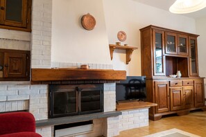 Interior - Casa Teresa with Mountain View, Private Terrace, and Wi-Fi (Loppeglia)