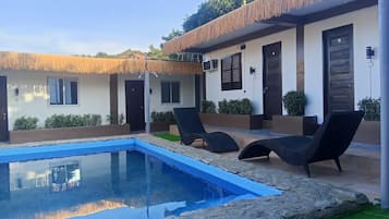 Shared Dormitory, 1 Bedroom, Smoking | Kolam renang | Kolam renang terbuka