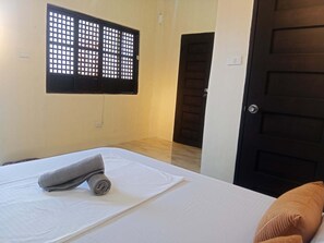 1 bedroom - Room-v Hostel Galera - Couple Room (Puerto Galera)