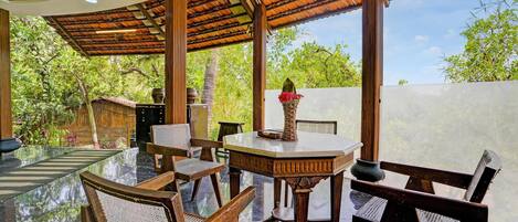 House | Outdoor dining