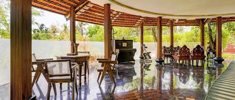 House | Outdoor dining