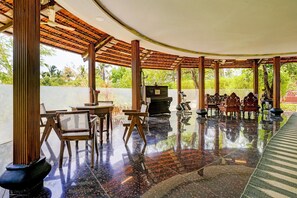 House | Outdoor dining