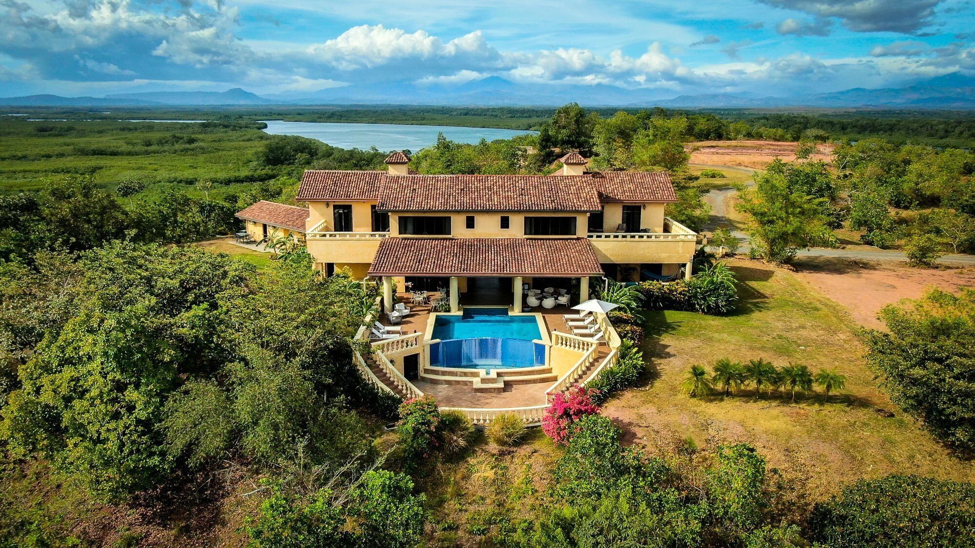 Bird's eye view,Facade / entrance