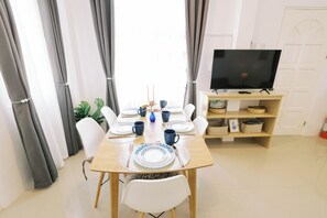 Dining - Casa Mik Panglao Bohol Guesthouse and Tours - modern villa near white beaches (Dauis)