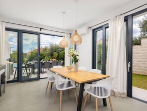 Villa | Dining - Sanctuary on the Rat Promenade (Bol)