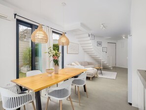 Villa | Dining - Sanctuary on the Rat Promenade (Bol)
