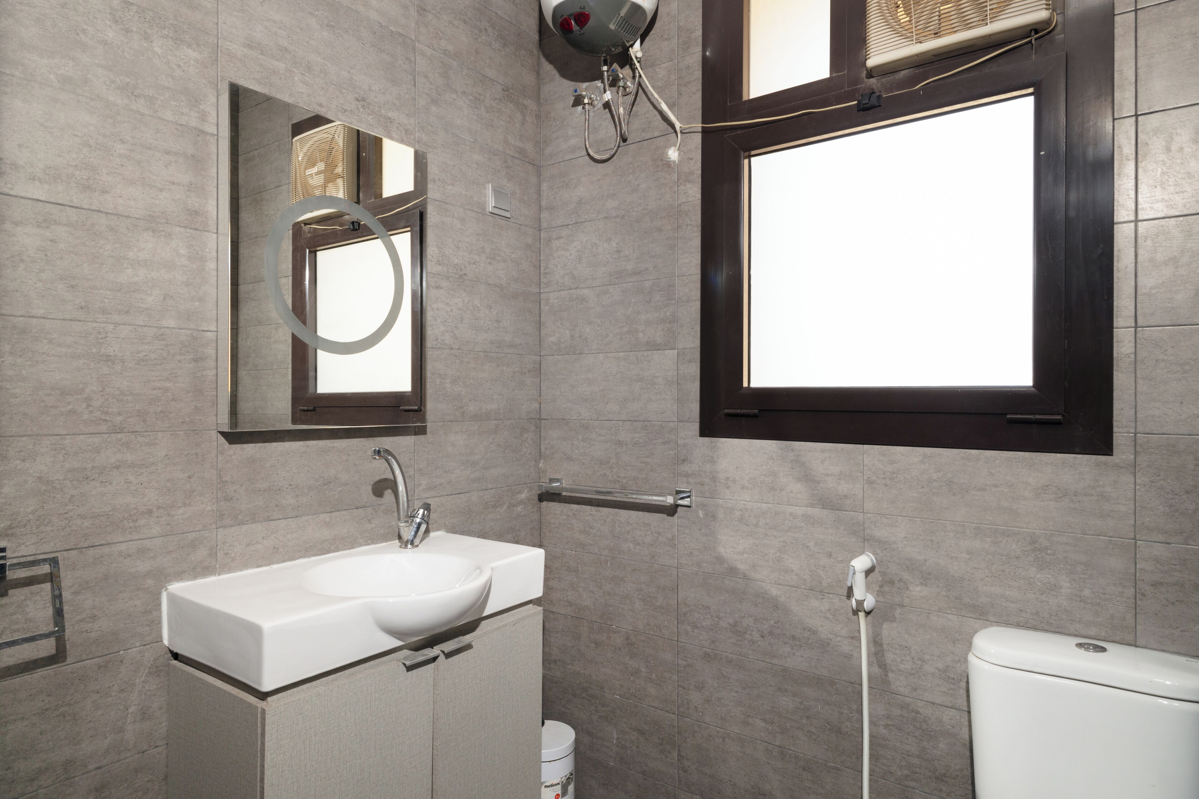 City Apartment, 2 Bedrooms, Private Bathroom, City View | Bathroom