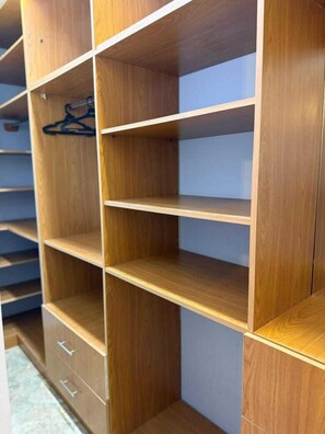 Minibar, laptopgeeigneter Arbeitsplatz, Bügeleisen/Bügelbrett