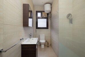 Apartemen Kota, 2 kamar tidur, kamar mandi pribadi, pemandangan kota | Kamar mandi