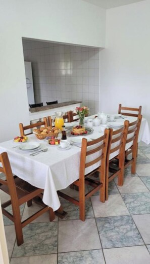 Dining - Accommodation with Pool and Full Leisure Facilities (Sumaré)