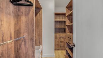 Apartment, Balcony, City View | Interior