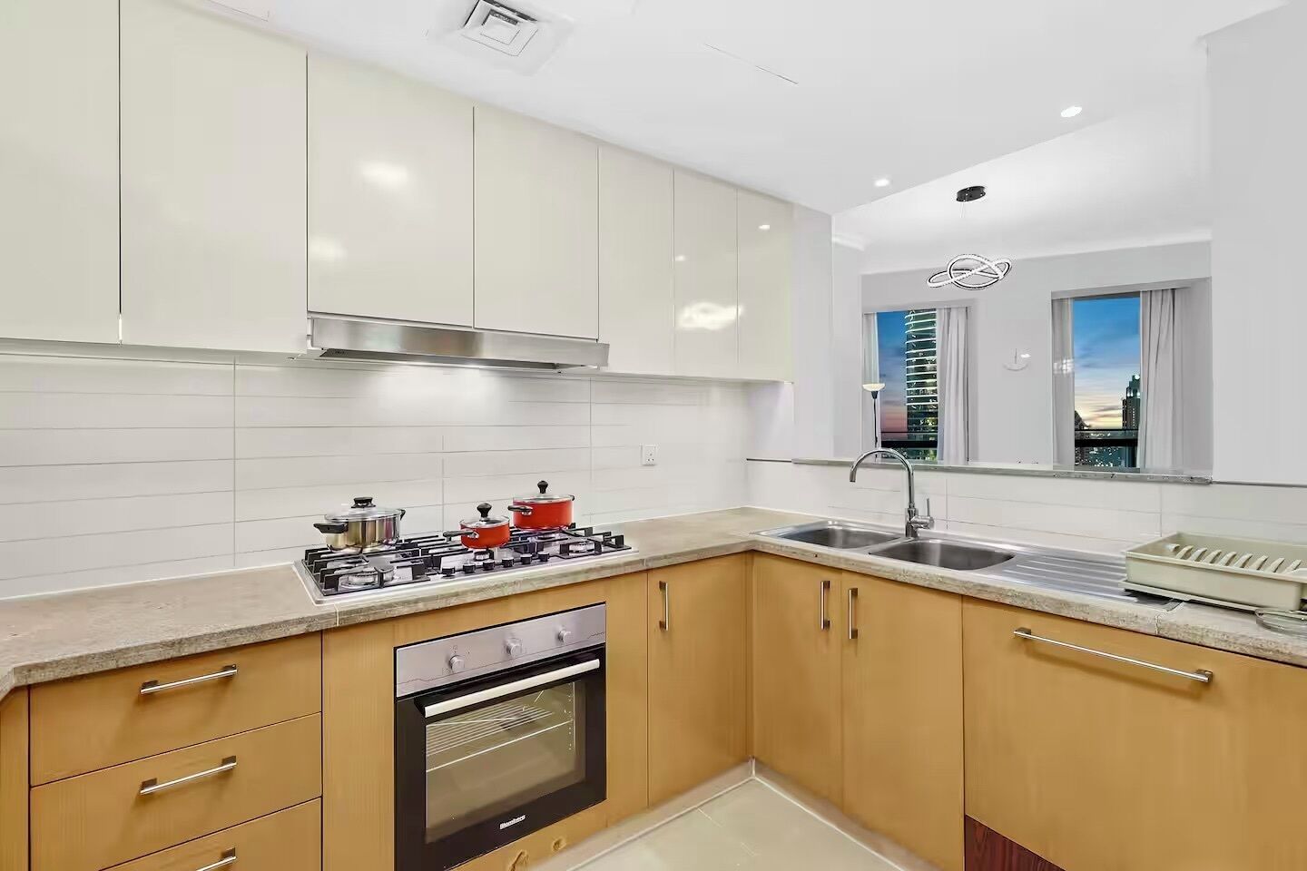 Luxury Apartment, City View | Private kitchen | Fridge, microwave, oven, stovetop