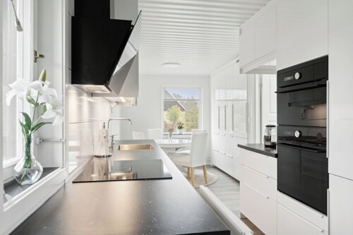 Renovated Three Floor Villa 164m^2