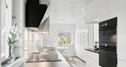 Renovated Three Floor Villa 164m^2