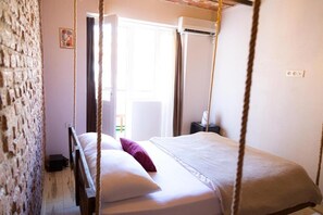 Room - Cozy 1-bedroom bed & breakfast in fabulous Beyoglu with AC (beyoglu)